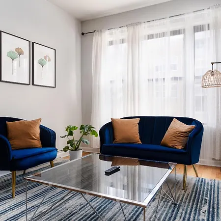 Ukrainian Village 2Br Modern Apartment D1