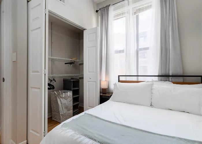 Flexhome Ukrainian Village - 2br - Convenient Walkability Chicago