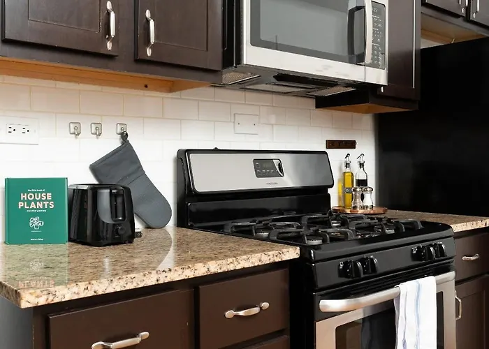 Flexhome Ukrainian Village - 2br - Convenient Walkability Appartement