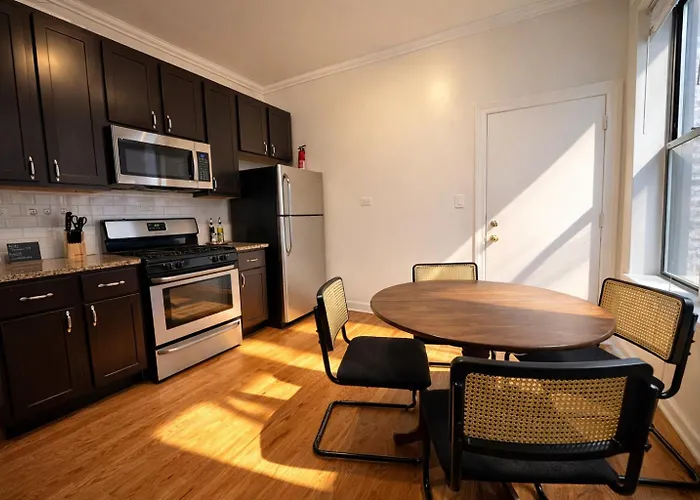Flexhome Ukrainian Village - 2br - Convenient Walkability * Chicago